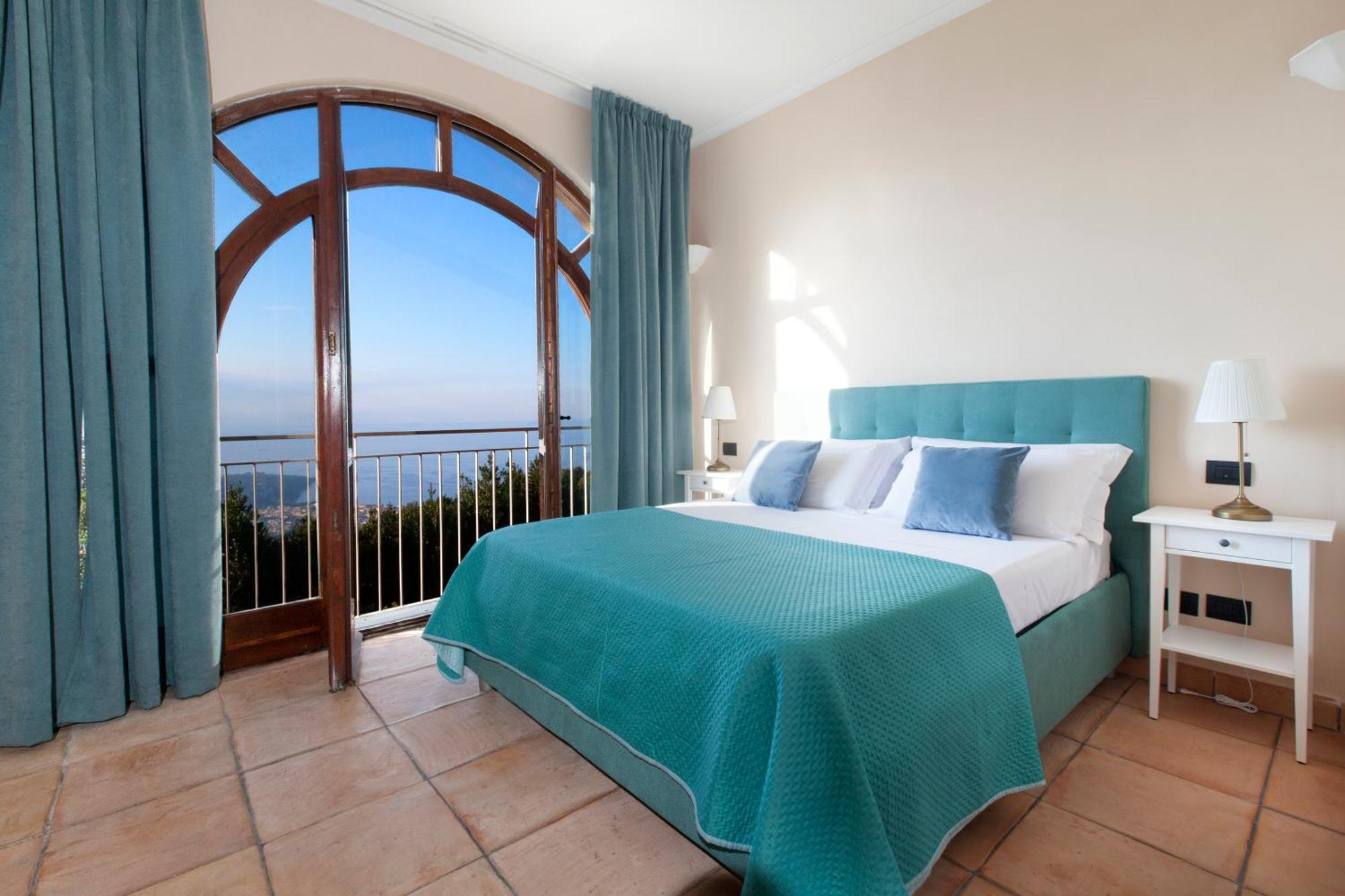 La Residenza Seaview Pool & Sorrento